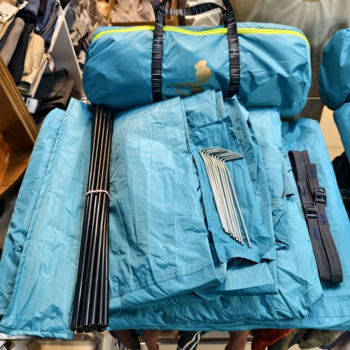 Lightweight Waterproof 2-3 Person Camping Tent.